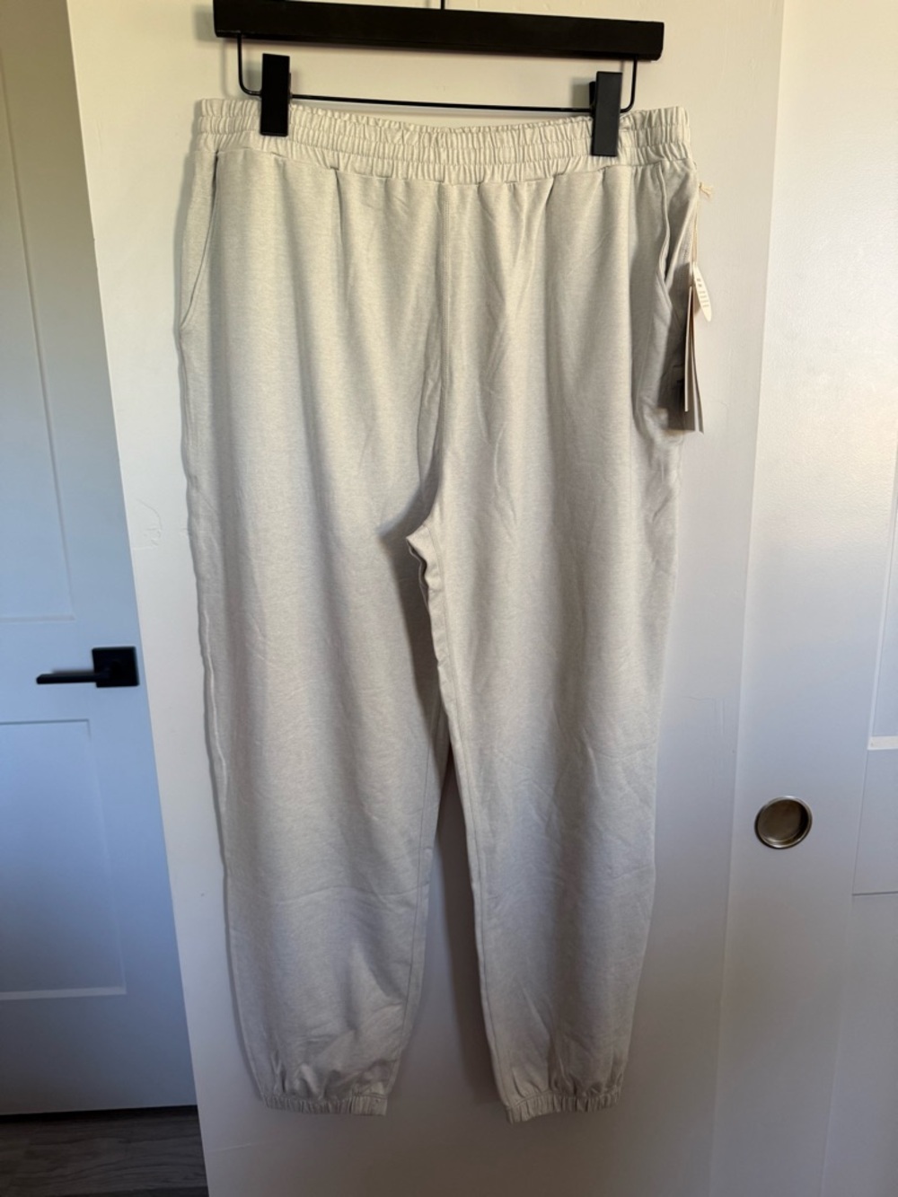 NWT Vuori Boyfriend Sweatpant Size Large